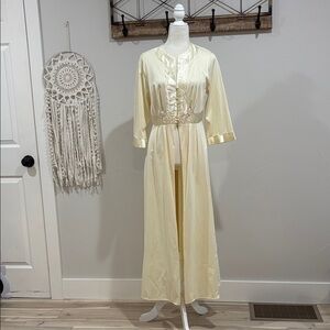 Vintage 60’s Sears Satin Robe in Cream with Satin Trim
